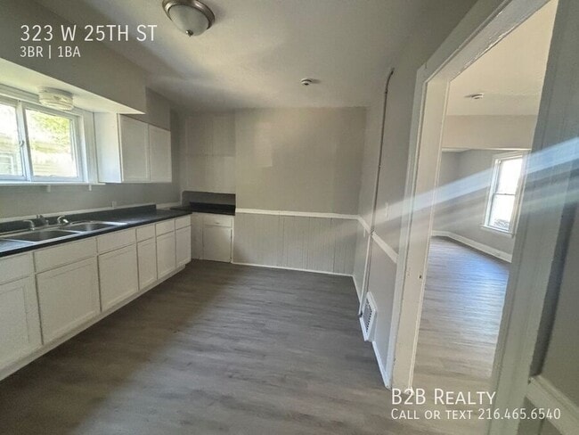 Building Photo - 323 W 25th St