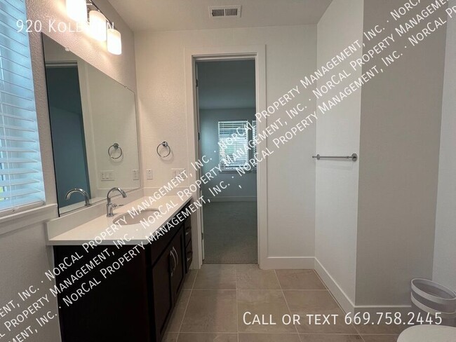 Building Photo - 920 Kolbe Ln