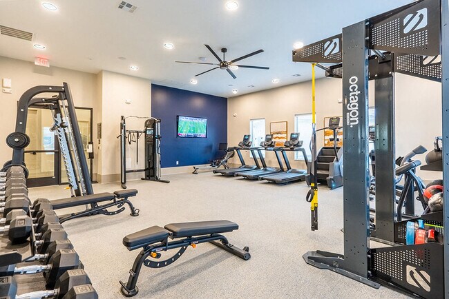 Building Photo - Move-In Special! 8 Weeks Free + $500 Off