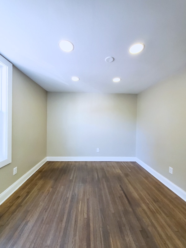 Building Photo - 90 E 8th Ave