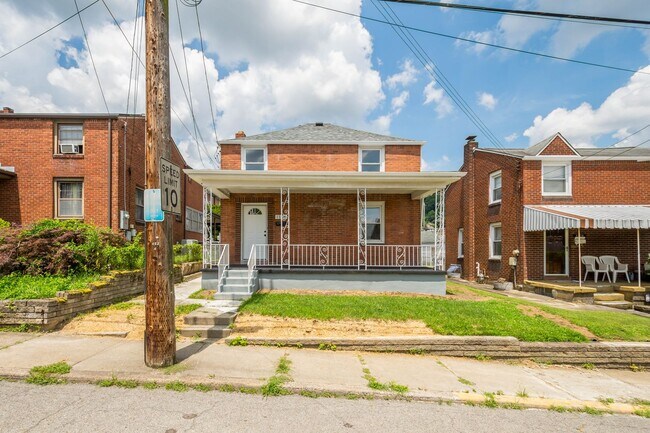 Building Photo - Newly renovated 3 bedroom home in McKees Rocks available now!