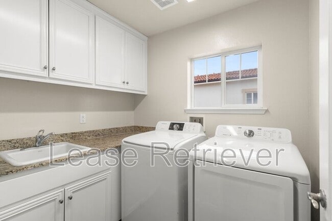 Building Photo - 223 W Prosperidad Way