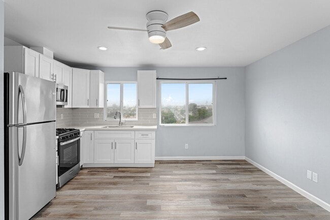 Building Photo - Stunning Remodeled 3-Bed, 3.5-Bath Home with Two Kitchens & Expansive Private Driveway in La Mesa!