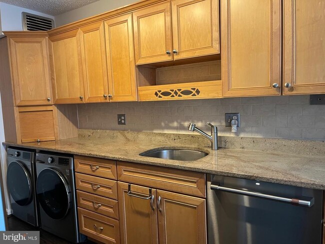 Building Photo - 1800 Old Meadow Rd