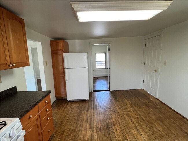 Building Photo - 4 Erie St