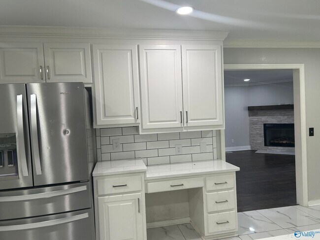 Building Photo - 2012 Fairway Hills Dr