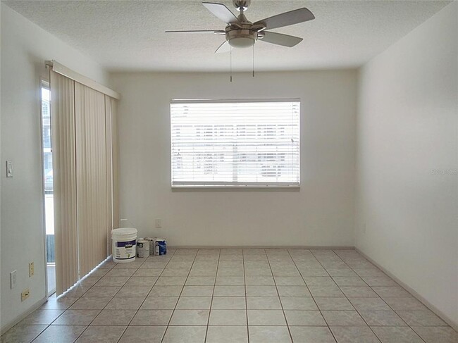Building Photo - 313 Dirksen Dr