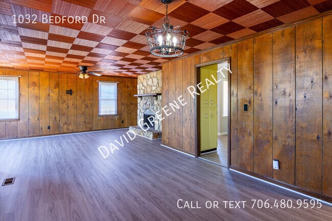 Building Photo - 1032 Bedford Dr