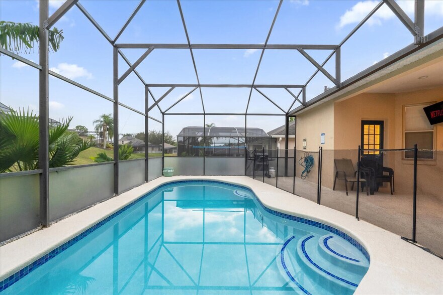 Building Photo - 337 Orista Dr