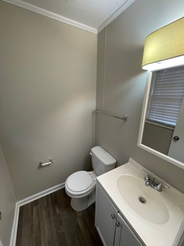 Building Photo - 217 Oakdale Ave