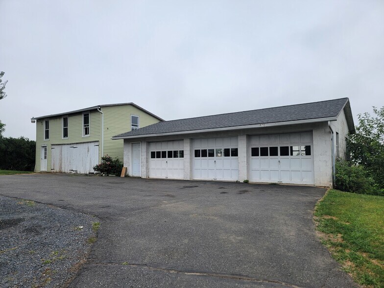 Building Photo - 4098 Division Hwy