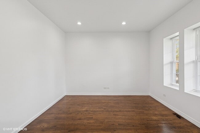 Building Photo - 26 W 114th St