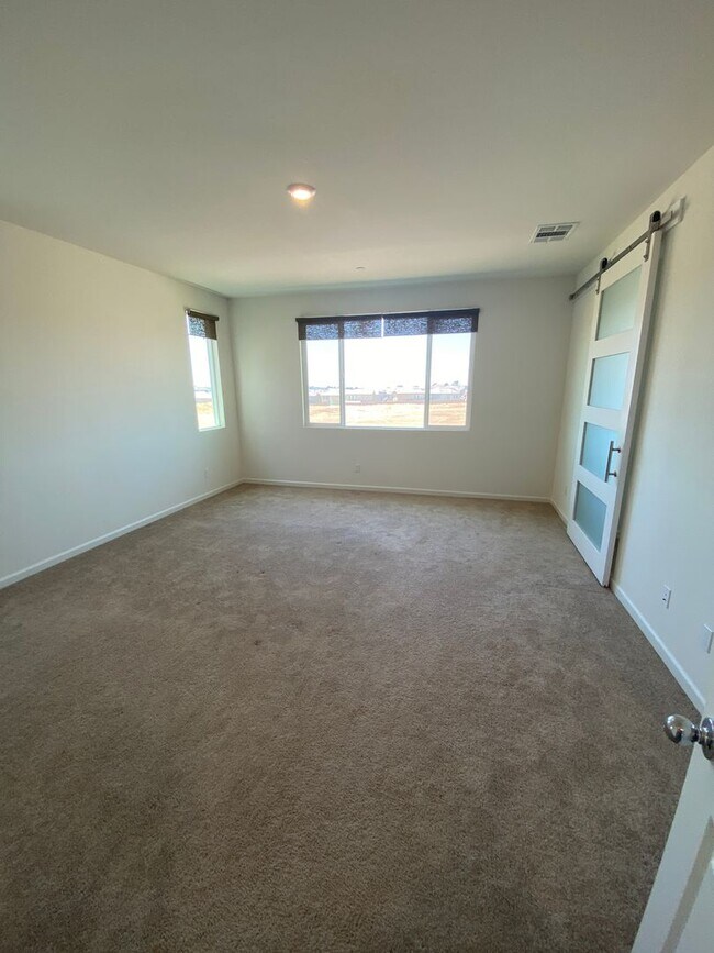 Building Photo - Beautifully upgraded Rocklin 4 Bedroom Home with Owned 15 Panel 5kwh Solar!
