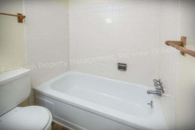 Building Photo - 1705 Heatheridge Rd