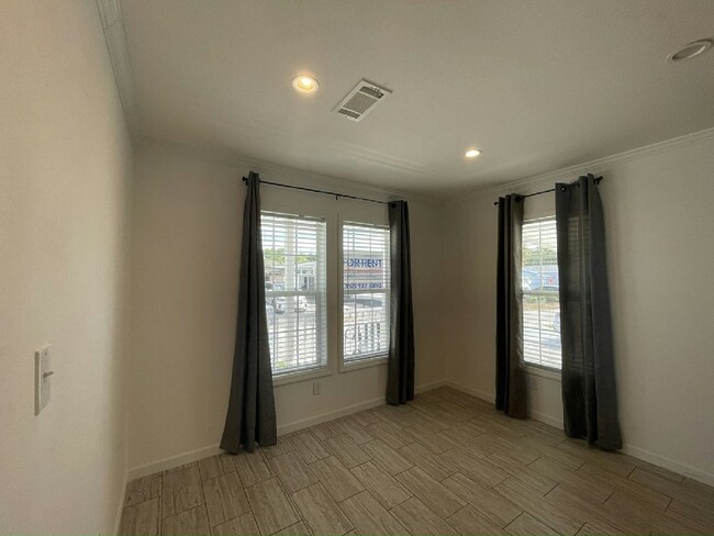 Building Photo - 13128 Lemon Ave
