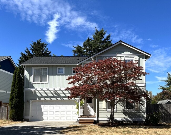 Primary Photo - Spacious Craftsman Style Home - Pet Friendly!