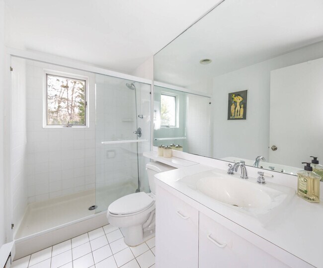 Building Photo - 13 Sycamore Dr