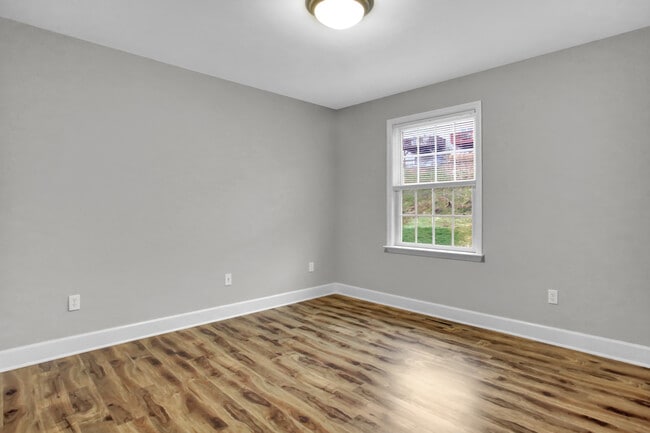 Building Photo - 16 Lismore Pl