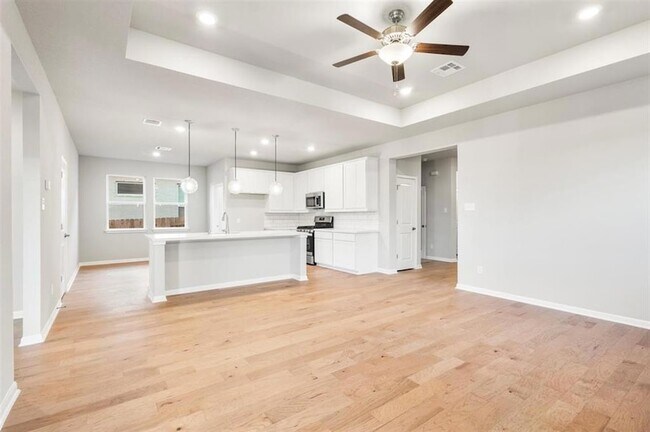 Building Photo - 204 Grn Knl Ln