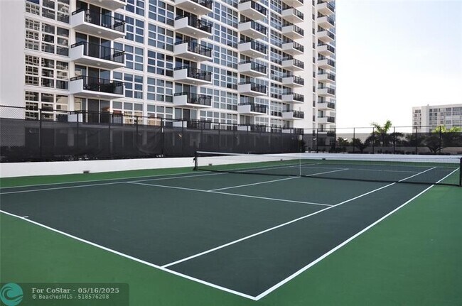 Building Photo - 525 N Ocean Blvd
