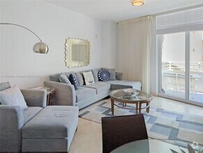 Building Photo - 225 Collins Ave