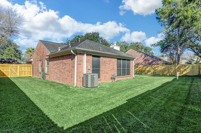 Building Photo - 5106 Spring Cir Dr