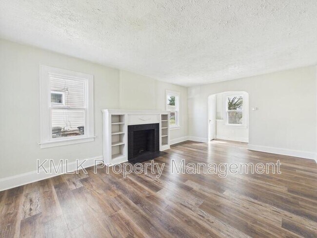 Building Photo - 575 Fernwood Dr