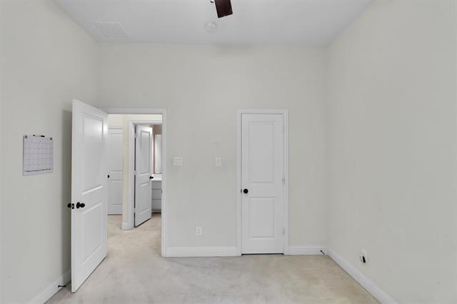 Building Photo - 13865 Pomegranate Dr