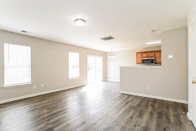 Building Photo - 920 Almora Dr