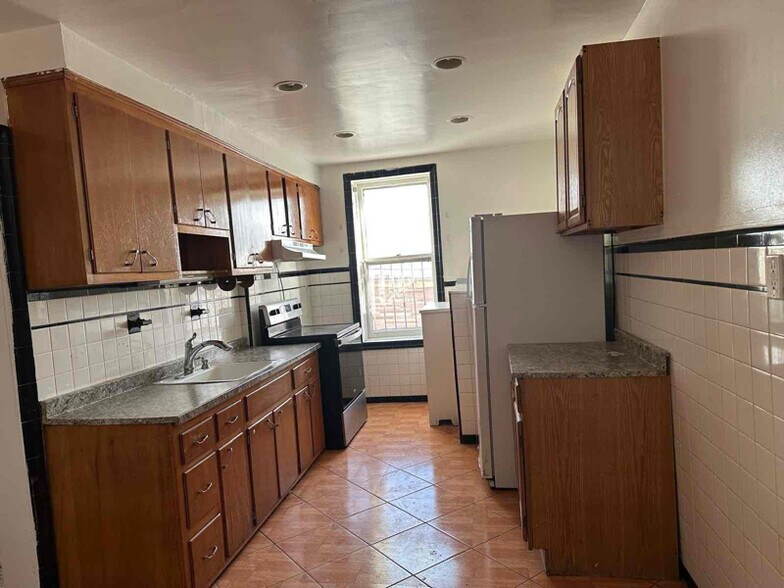 Building Photo - 462 Zerega Ave