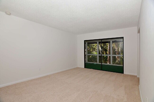 Building Photo - 36 Fairways Cir