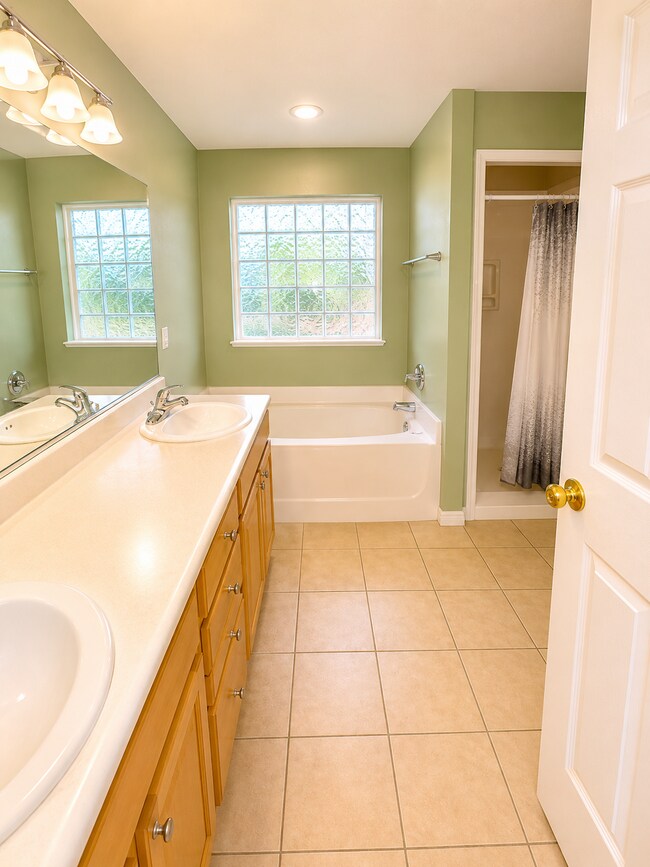 Building Photo - 4821 Acorn Dr