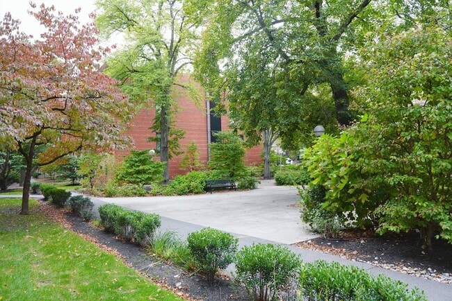 Building Photo - 8 Juniper St