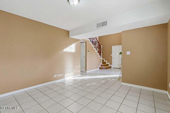 Building Photo - 650 Vera Ct