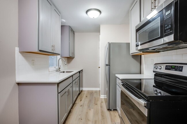 Building Photo - 1222 E Del Mar St