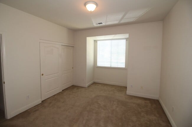 Building Photo - 2475 Deauville Cir