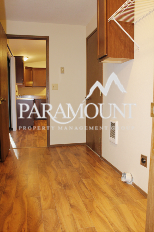 Building Photo - Remodeled 2 bed/1.5 bath duplex in Gig Harbor!