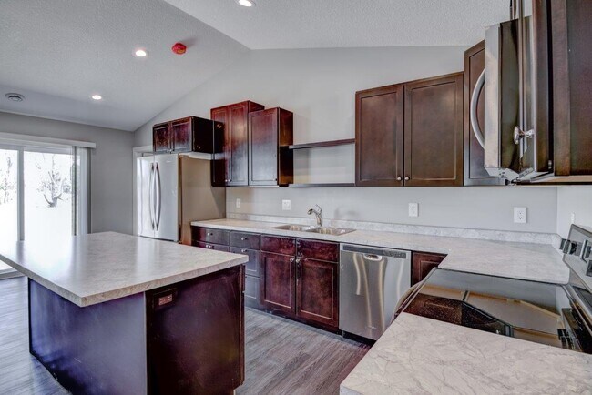 Building Photo - 1341 Blue Jay Pl