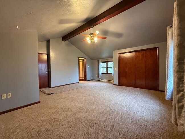 Building Photo - Private and Serene Beauty