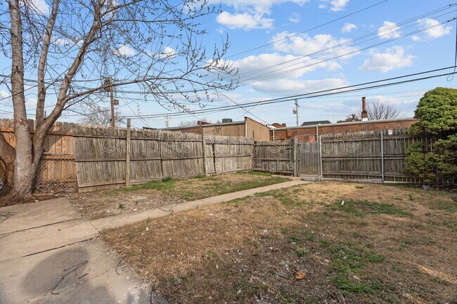 Building Photo - 4642 Idaho Ave