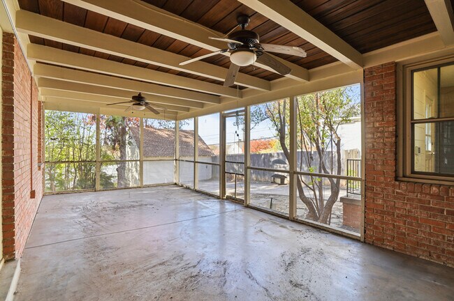 Building Photo - 2608 Highview Terrace