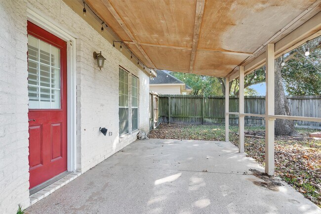 Building Photo - 147 April Waters Dr W