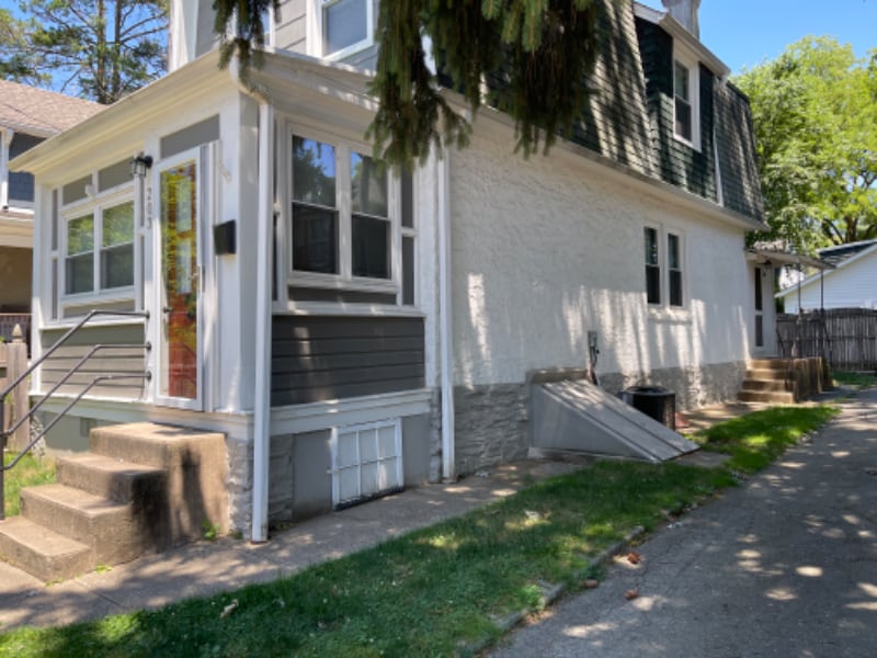 Building Photo - 203 Conway Ave