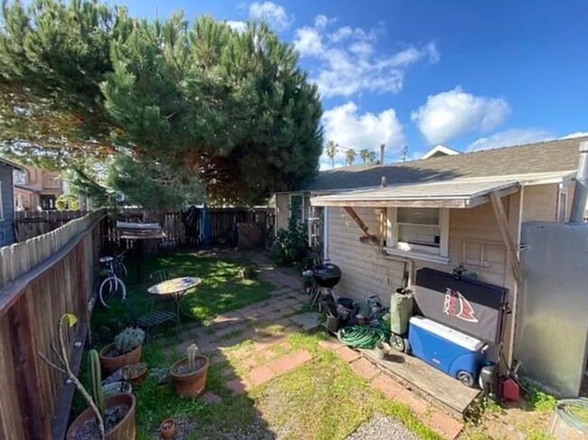 Building Photo - 205 Elmira Ave