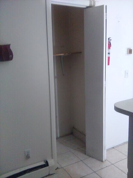 Building Photo - 516 Lincoln Hwy