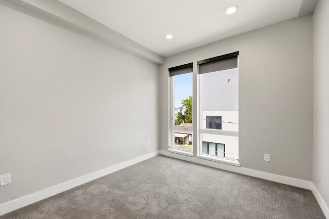 Building Photo - $3,565.95 with $300 off the first month's rent, 2 Beds - 3 Baths, Townhouse in Denver with Unmatc...
