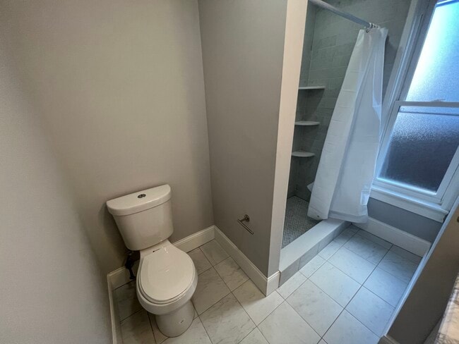 Building Photo - 374 Oxford St