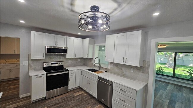 Building Photo - 3317 Pine Valley Dr