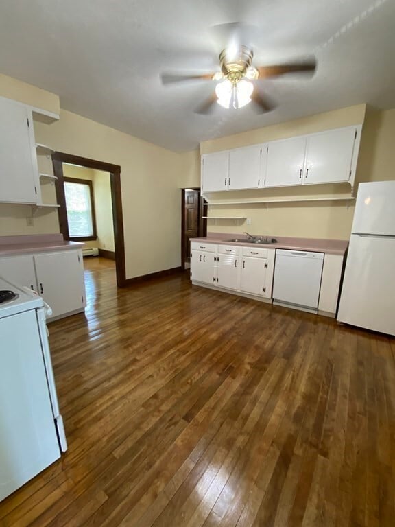 Building Photo - 117 Towtaid St