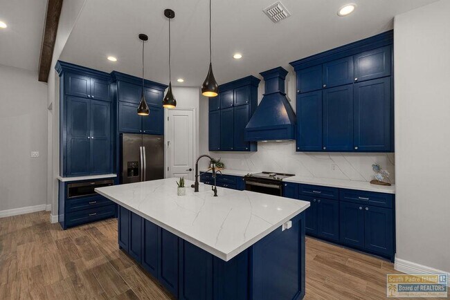 Building Photo - 124 Torrey Pines Dr